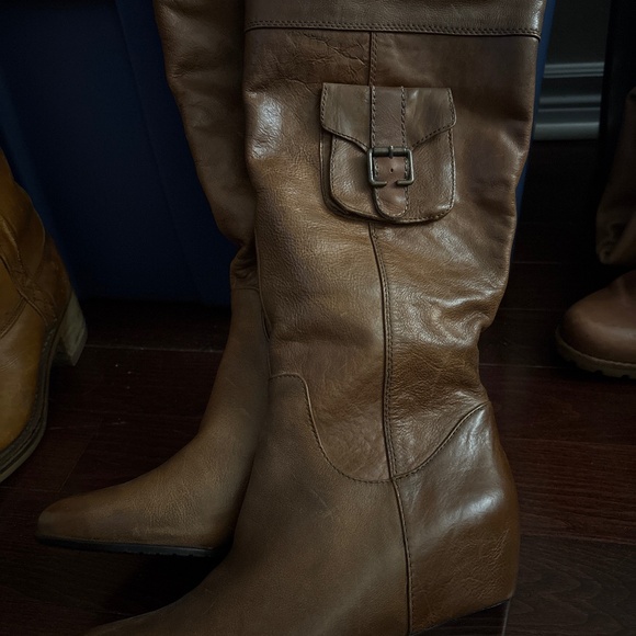 New brown leather wedge boots with side pocket that buttons closed size 7 1/2 - Picture 1 of 11